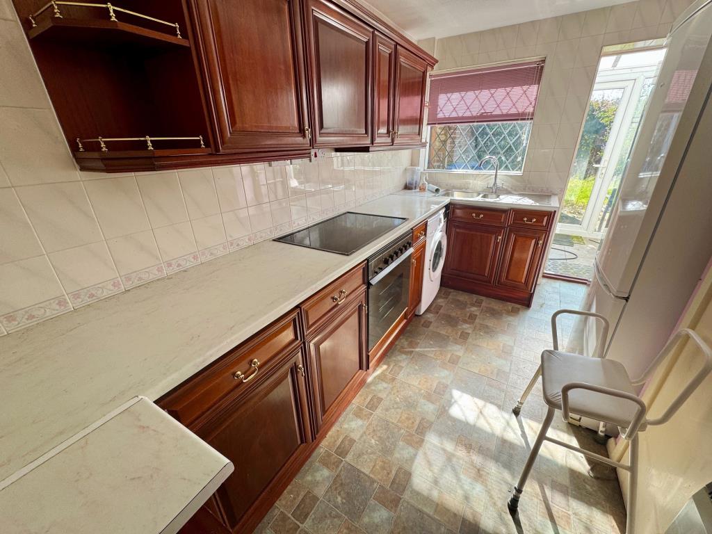 Lot: 134 - TWO-BEDROOM HOUSE IN POPULAR VILLAGE - Kitchen - view 1